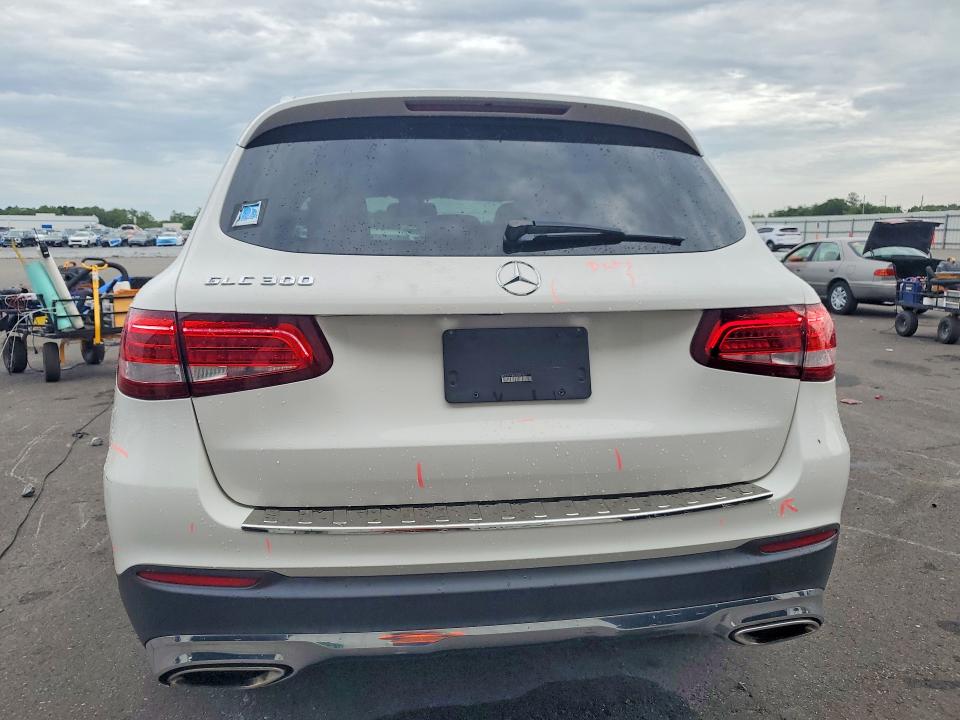 60485286 :رقم المزاد ، WDC0G4JBXJV021360 vin ، 2018 Mercedes-benz Glc مزاد بيع