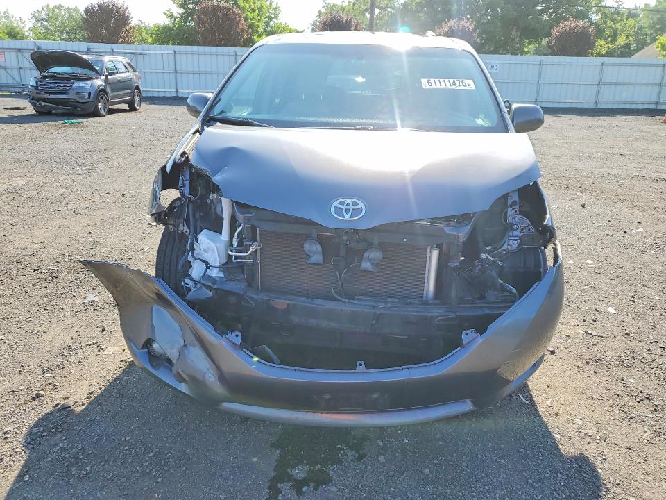 Продаж на аукціоні авто 2017 Toyota Sienna, vin: 5TDYZ3DC5HS813678, номер лоту: 61111476