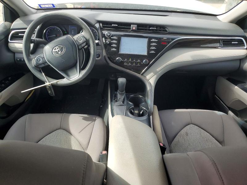 60562656 :رقم المزاد ، 4T1B11HK1JU575277 vin ، 2018 Toyota Camry مزاد بيع