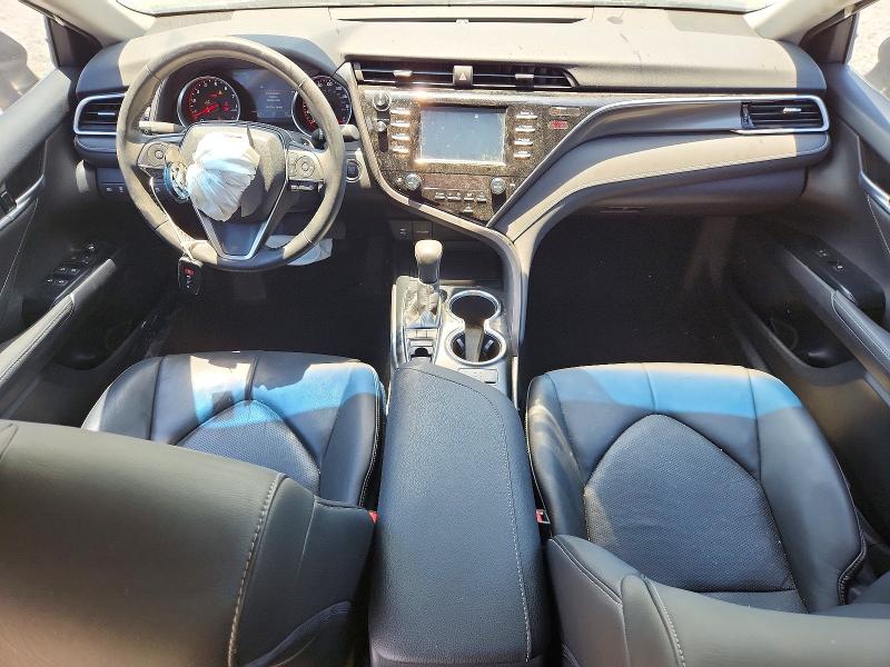 62365796 :رقم المزاد ، 4T1B61HK0JU516366 vin ، 2018 Toyota Camry مزاد بيع