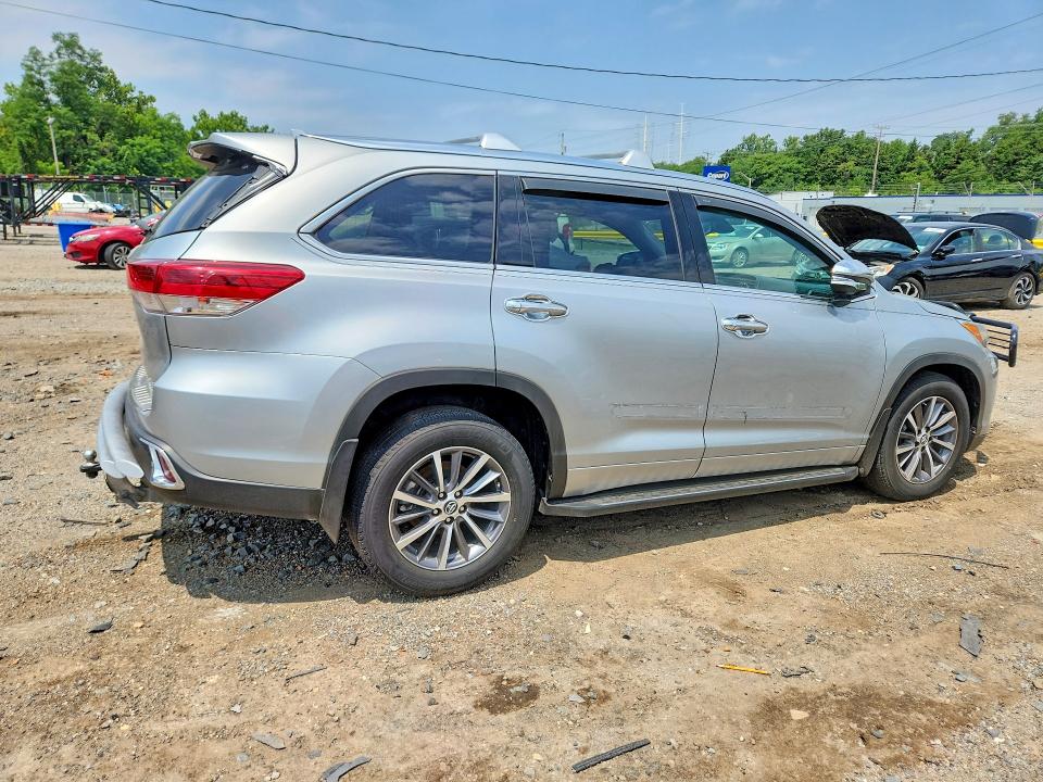 61324116 :رقم المزاد ، 5TDJZRFH2JS914440 vin ، 2018 Toyota Highlander مزاد بيع
