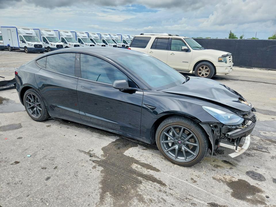 63107686 :رقم المزاد ، 5YJ3E1EB5NF277590 vin ، 2022 Tesla Model 3 مزاد بيع