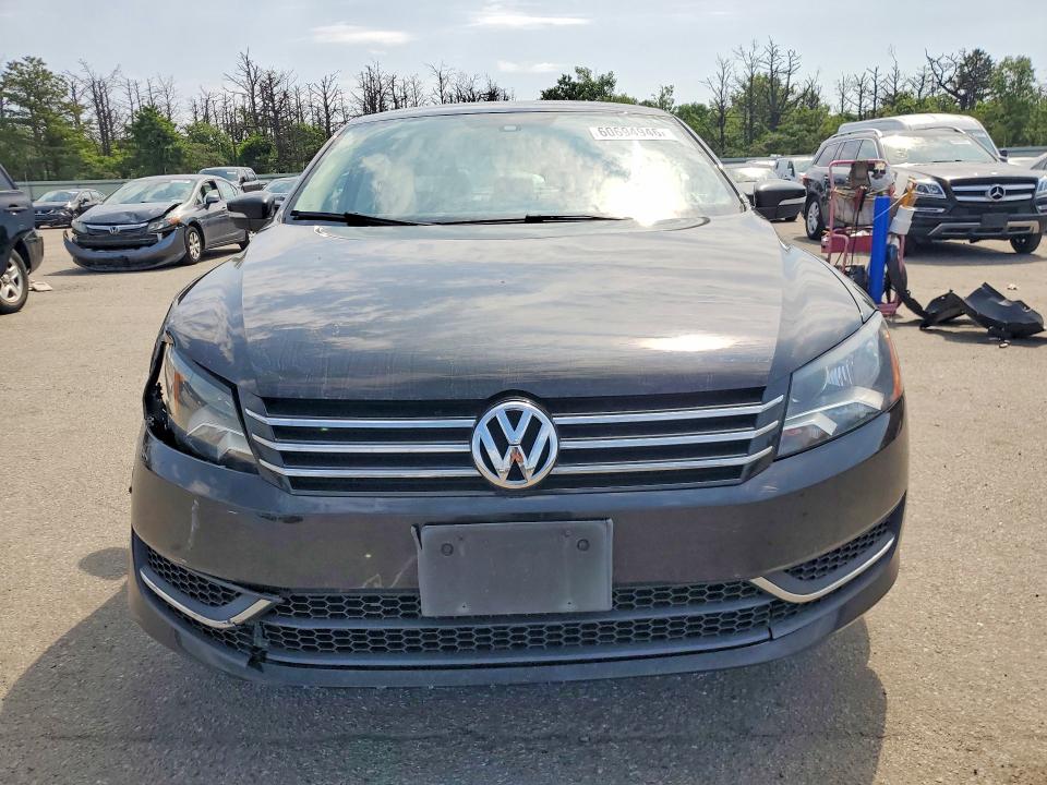 60694946 :رقم المزاد ، 1VWBP7A36DC006408 vin ، 2013 Volkswagen Passat مزاد بيع
