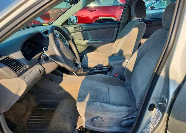 62630046 :رقم المزاد ، 4T1BE32K92U049828 vin ، 2002 Toyota Camry مزاد بيع
