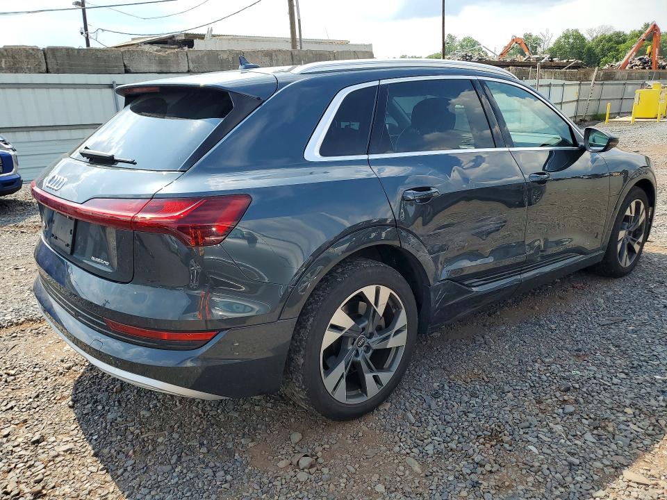 2021 Audi E-tron მანქანა იყიდება აუქციონზე, vin: WA1AAAGEXMB015215, აუქციონის ნომერი: 59686946