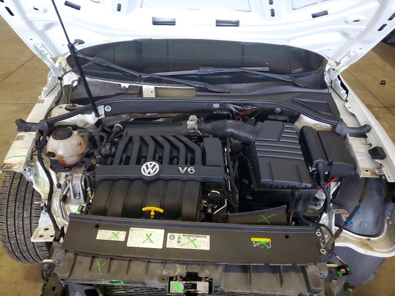 60291346 :رقم المزاد ، 1VWJM7A33JC036840 vin ، 2018 Volkswagen Passat مزاد بيع