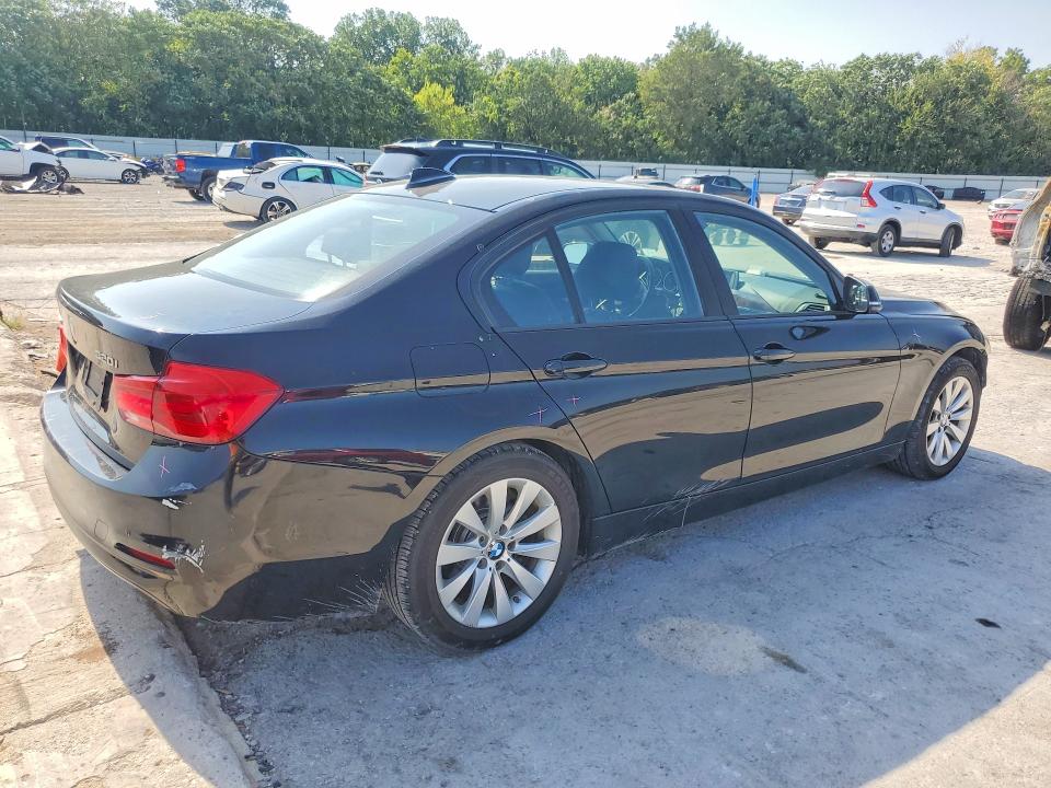 61792286 :رقم المزاد ، WBA8A3C52JA357505 vin ، 2018 Bmw 320 مزاد بيع