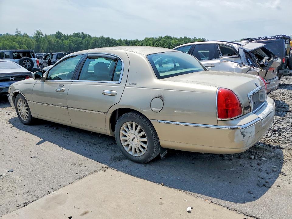 61221836 :رقم المزاد ، 1LNHM81W04Y679666 vin ، 2004 Lincoln Town Car مزاد بيع