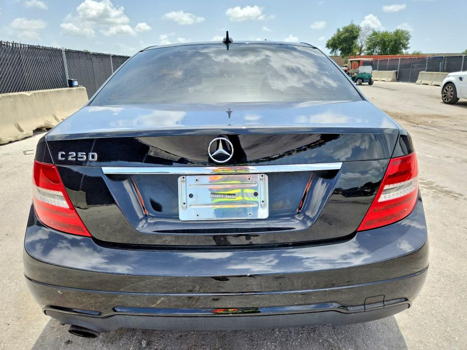 2012 Mercedes-benz C მანქანა იყიდება აუქციონზე, vin: WDDGF4HB6CR224552, აუქციონის ნომერი: 59913086