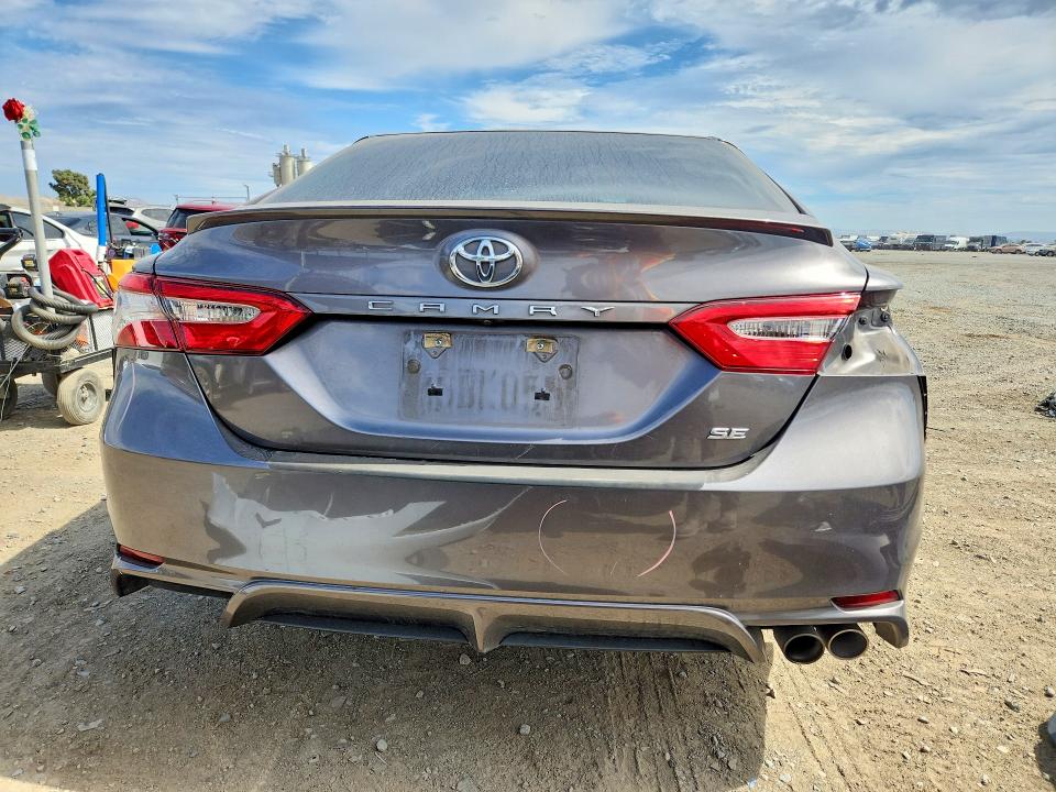 Продаж на аукціоні авто 2018 Toyota Camry, vin: 4T1B11HK9JU670380, номер лоту: 61623146