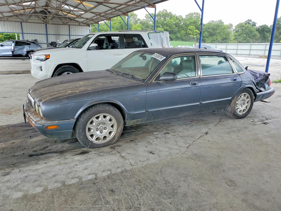 61605816 :رقم المزاد ، SAJDA14C1YLF13765 vin ، 2000 Jaguar Xj8 مزاد بيع