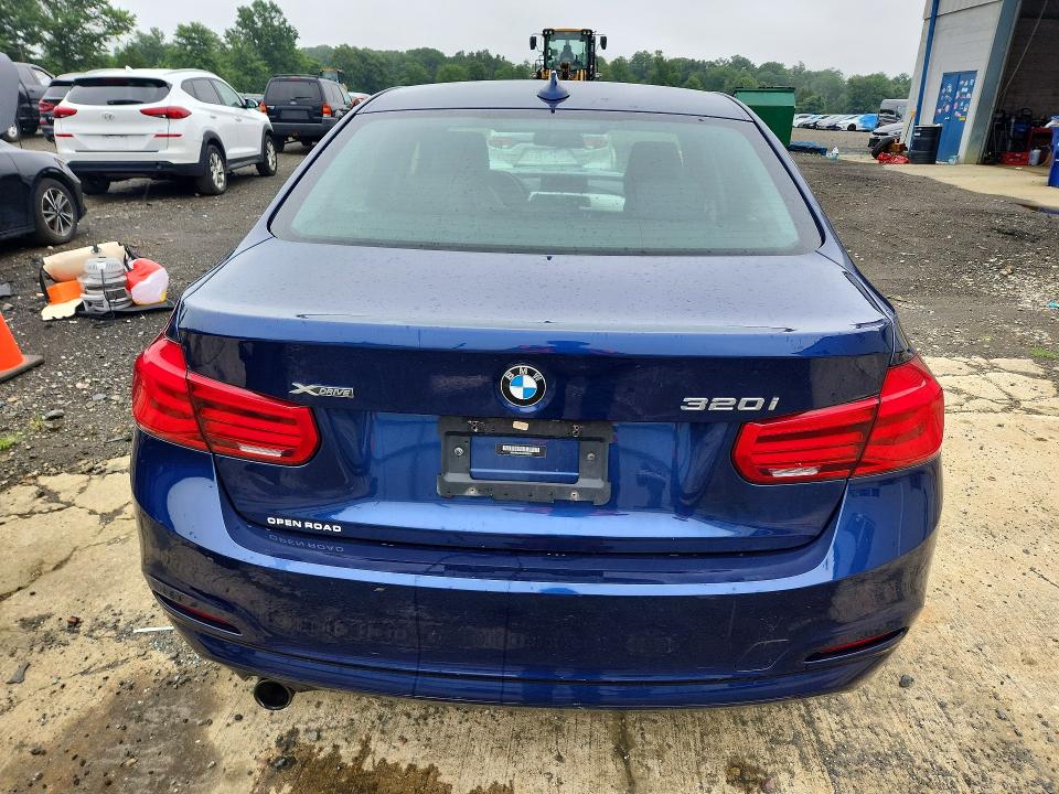 59730076 :رقم المزاد ، WBA8A3C54JA505962 vin ، 2018 Bmw 320 مزاد بيع