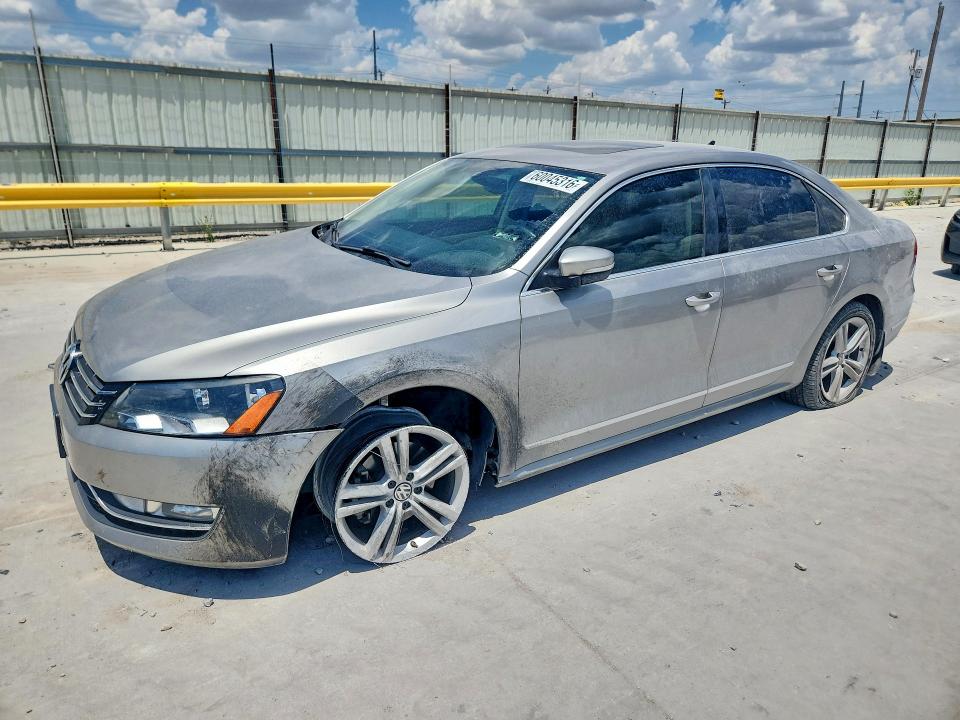 60045316 :رقم المزاد ، 1VWCN7A32EC087242 vin ، 2014 Volkswagen Passat مزاد بيع