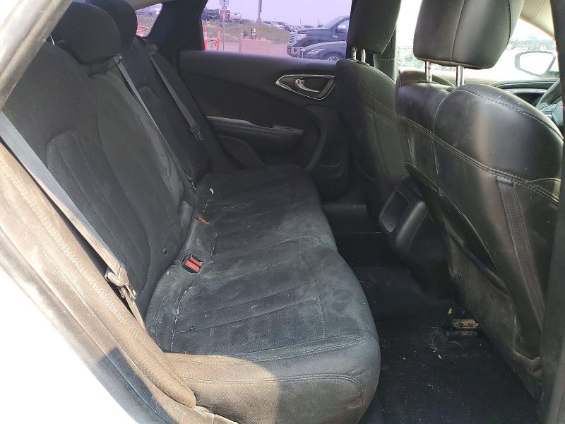 62821806 :رقم المزاد ، 1C3CCCFB6FN667055 vin ، 2015 Chrysler 200 مزاد بيع
