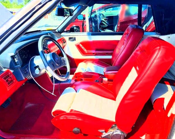 62871776 :رقم المزاد ، 1FABP44A1JF161041 vin ، 1988 Ford Mustang مزاد بيع