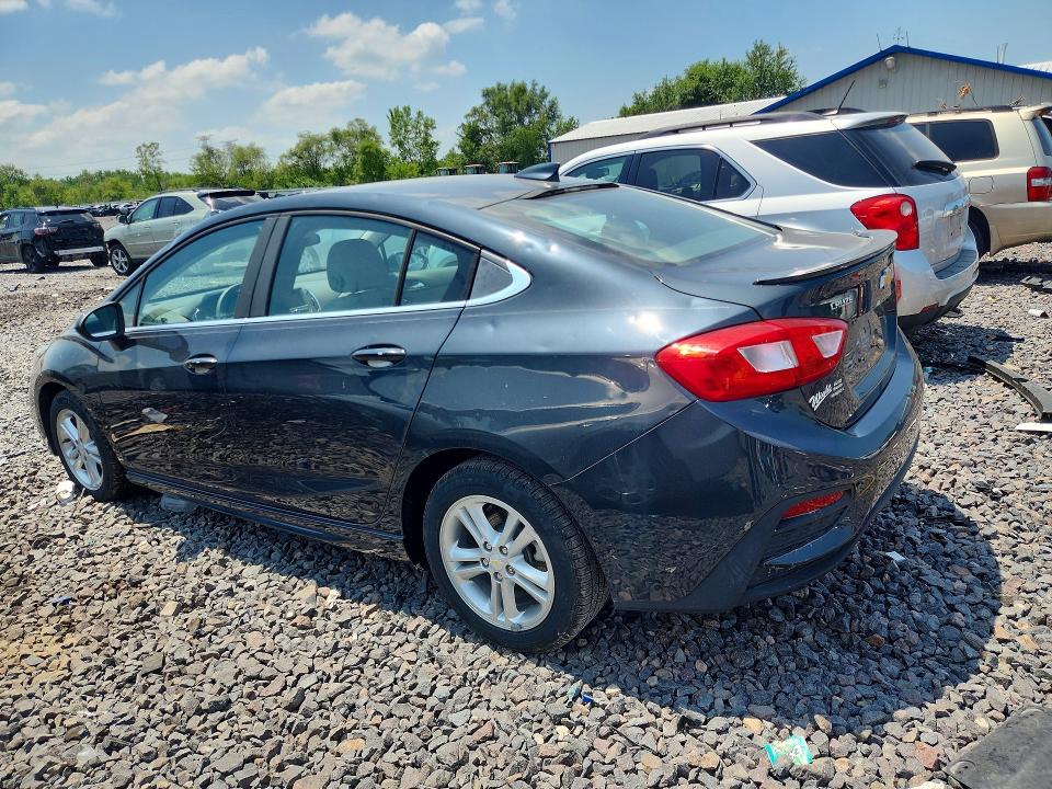 60882606 :رقم المزاد ، 1G1BE5SM8H7151641 vin ، 2017 Chevrolet Cruze مزاد بيع