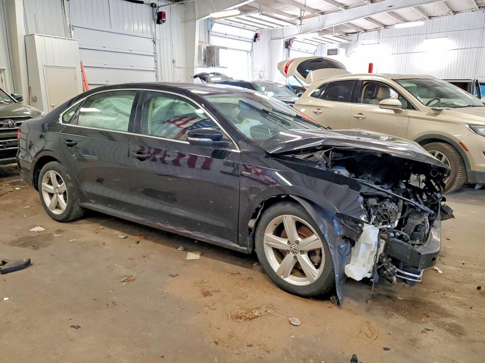 61558226 :رقم المزاد ، 1VWAS7A3XFC105374 vin ، 2015 Volkswagen Passat مزاد بيع