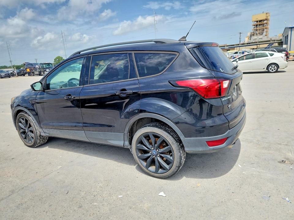 60823166 :رقم المزاد ، 1FMCU0GD8KUB07279 vin ، 2019 Ford Escape مزاد بيع