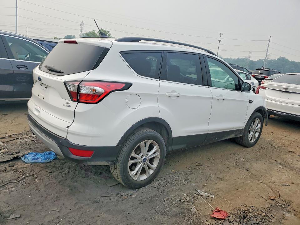 Продаж на аукціоні авто 2018 Ford Escape, vin: 1FMCU9GD2JUB23061, номер лоту: 61012026
