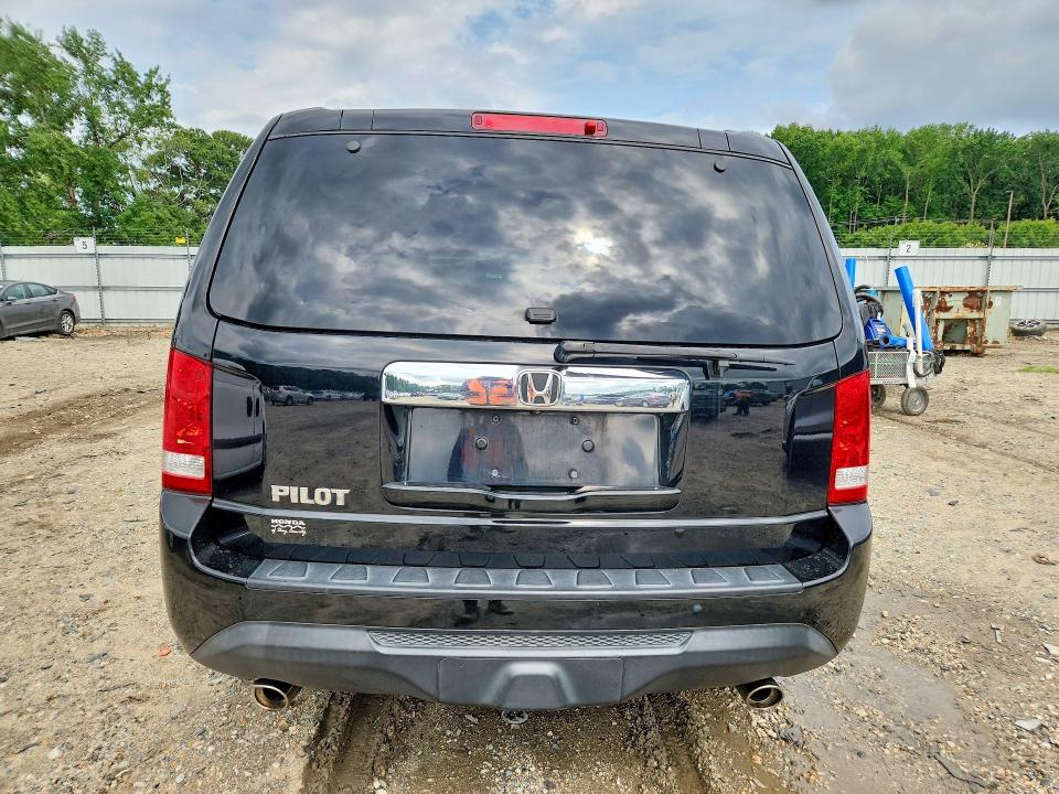 62021056 :رقم المزاد ، 5FNYF3H57FB024003 vin ، 2015 Honda Pilot مزاد بيع