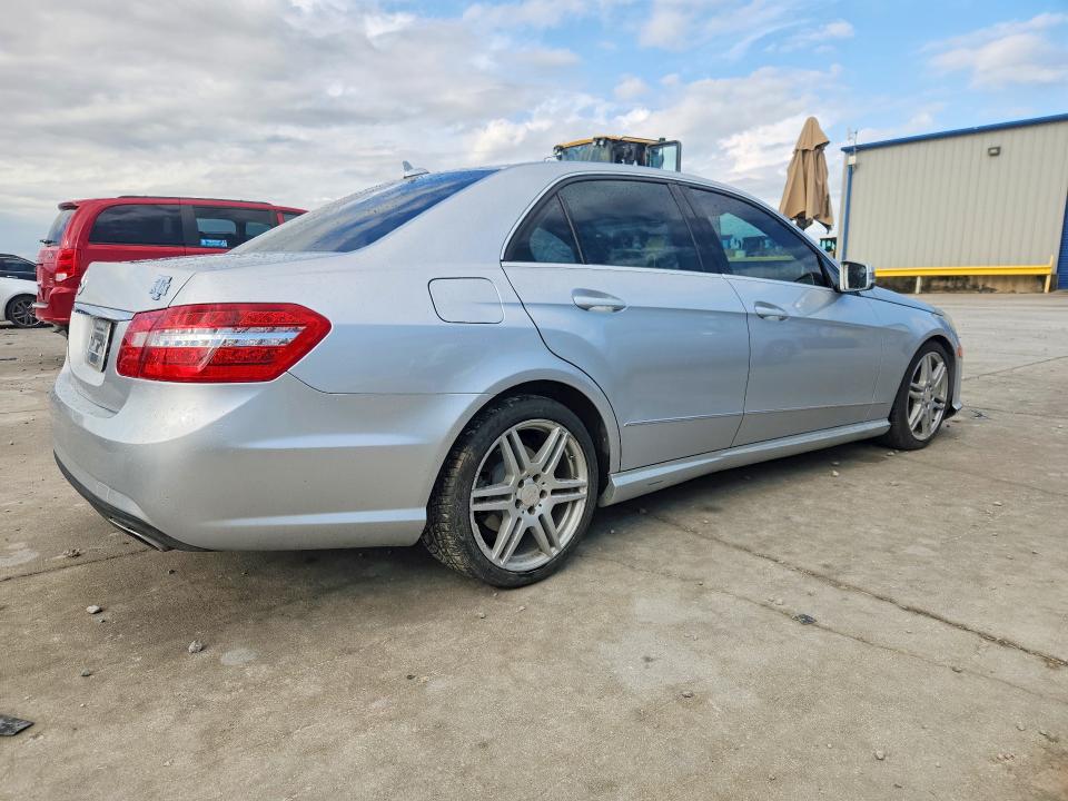 2010 Mercedes-benz E მანქანა იყიდება აუქციონზე, vin: WDDHF5GB2AA135729, აუქციონის ნომერი: 60690216