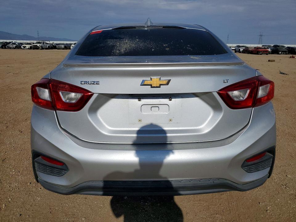 Продаж на аукціоні авто 2018 Chevrolet Cruze, vin: 1G1BE5SM4J7248387, номер лоту: 61537056
