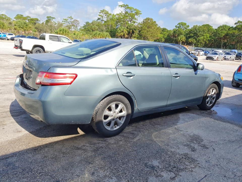 61740046 :رقم المزاد ، 4T1BF3EKXBU672139 vin ، 2011 Toyota Camry مزاد بيع