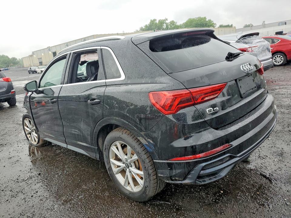 59289586 :رقم المزاد ، WA1EECF39M1022759 vin ، 2021 Audi Q3 مزاد بيع