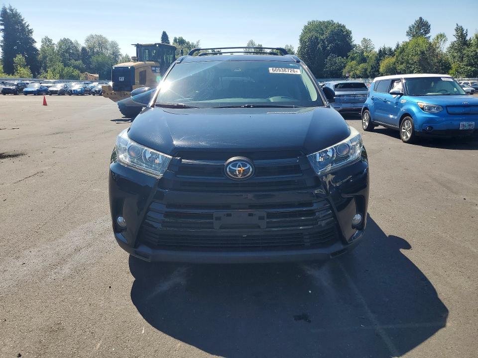 Продаж на аукціоні авто 2018 Toyota Highlander, vin: 5TDJZRFH7JS863517, номер лоту: 60938726