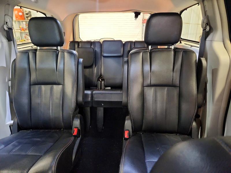 63351376 :رقم المزاد ، 2C4RC1BG0FR583134 vin ، 2015 Chrysler Town & Country مزاد بيع