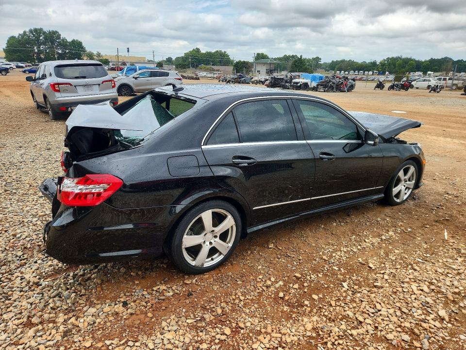 62488246 :رقم المزاد ، WDDHF8HB7AA256675 vin ، 2010 Mercedes-benz E مزاد بيع