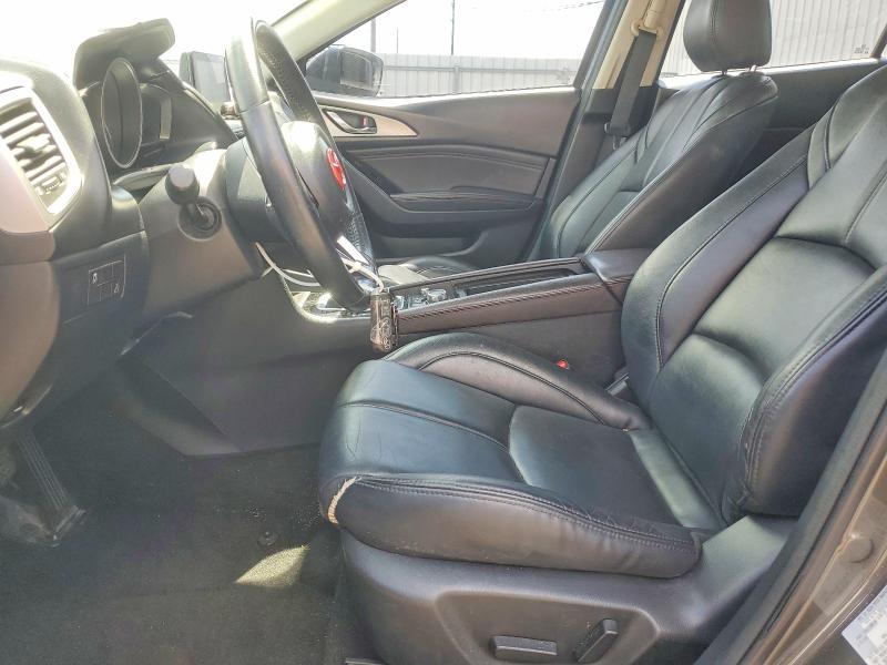 60263486 :رقم المزاد ، 3MZBN1V35JM197259 vin ، 2018 Mazda 3 مزاد بيع
