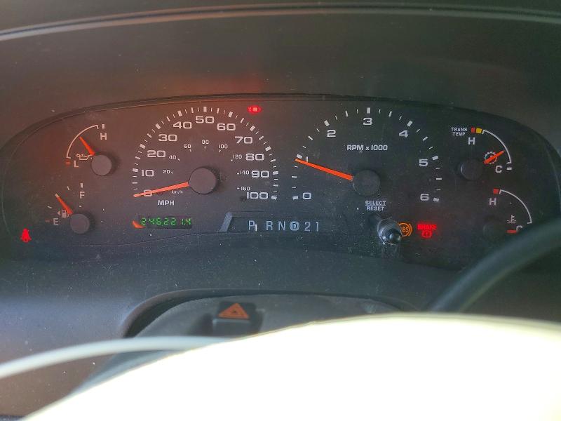 63053166 :رقم المزاد ، 1FMNU40L82EA51680 vin ، 2002 Ford Excursion مزاد بيع