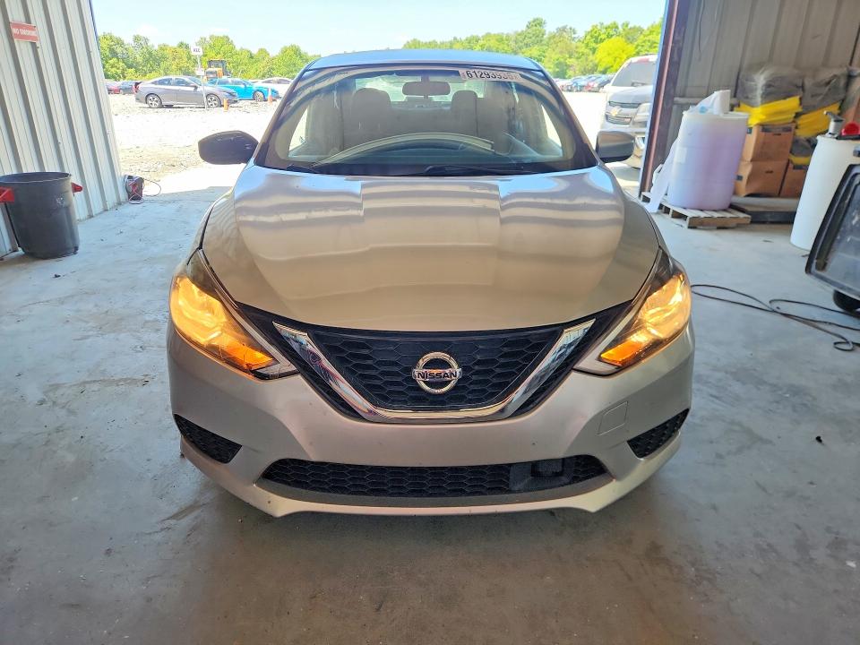 61293936 :رقم المزاد ، 3N1AB7AP0JY268091 vin ، 2018 Nissan Sentra مزاد بيع