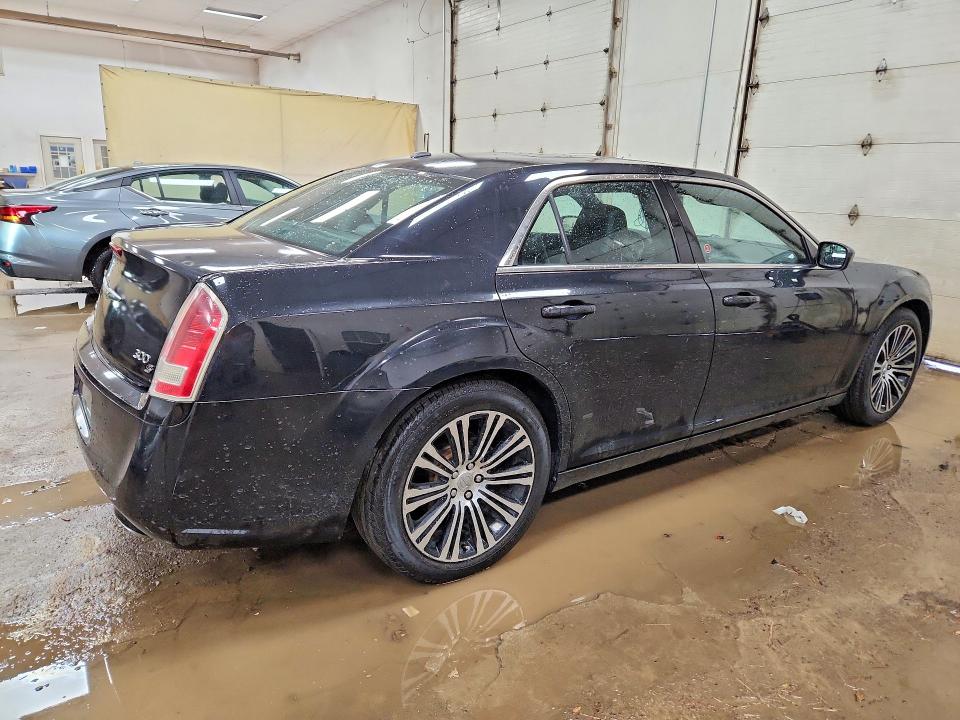 61902836 :رقم المزاد ، 2C3CCABG4EH119813 vin ، 2014 Chrysler 300 مزاد بيع