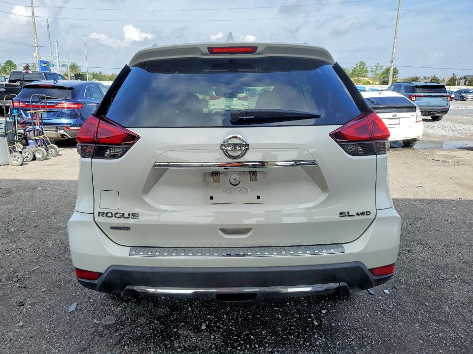 61892516 :رقم المزاد ، 5N1AT2MV4JC825628 vin ، 2018 Nissan Rogue مزاد بيع
