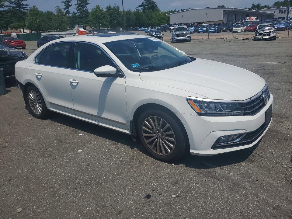 59651496 :رقم المزاد ، 1VWBT7A36HC014879 vin ، 2017 Volkswagen Passat مزاد بيع