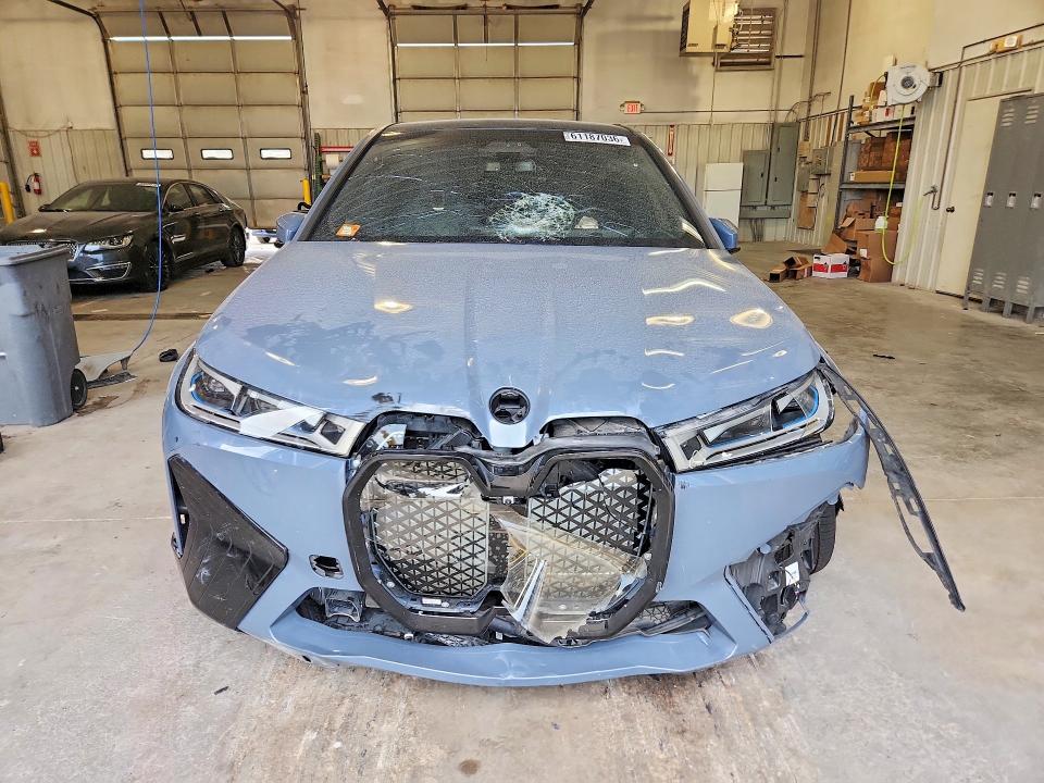 61187036 :رقم المزاد ، WB533CF07PCM48172 vin ، 2023 Bmw Ix مزاد بيع