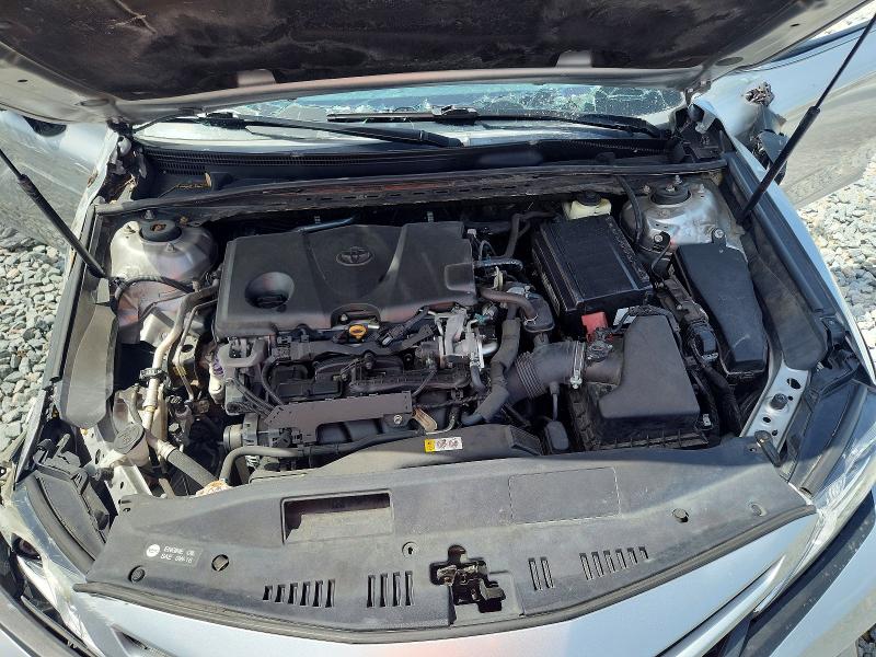 60362676 :رقم المزاد ، 4T1B11HK4JU597631 vin ، 2018 Toyota Camry مزاد بيع