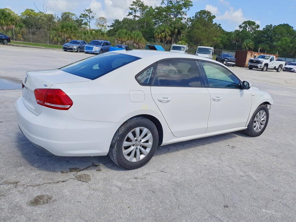 62026016 :رقم المزاد ، 1VWAT7A3XFC005918 vin ، 2015 Volkswagen Passat مزاد بيع