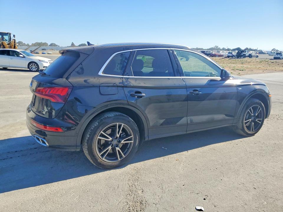 62810446 :رقم المزاد ، WA1F2AFY2L2061828 vin ، 2020 Audi Q5 E مزاد بيع