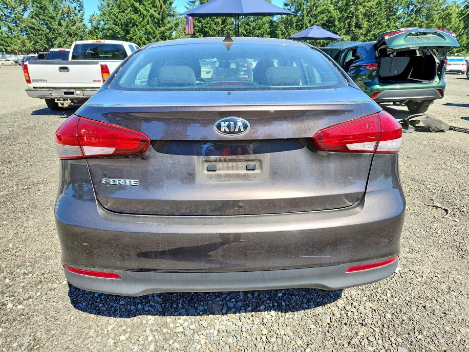 61984886 :رقم المزاد ، 3KPFK4A74JE214957 vin ، 2018 Kia Forte مزاد بيع