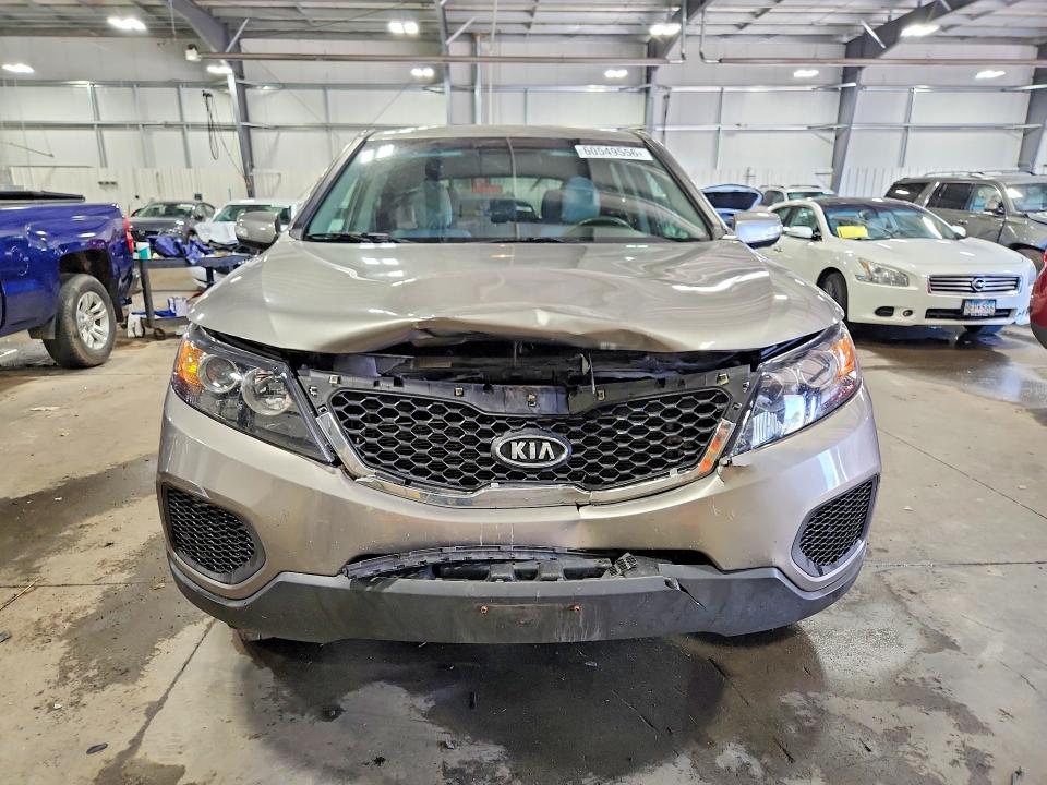 60549556 :رقم المزاد ، 5XYKTCA18BG013133 vin ، 2011 Kia Sorento مزاد بيع