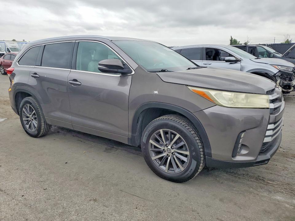 Продаж на аукціоні авто 2018 Toyota Highlander, vin: 5TDKZRFH1JS543095, номер лоту: 62709046