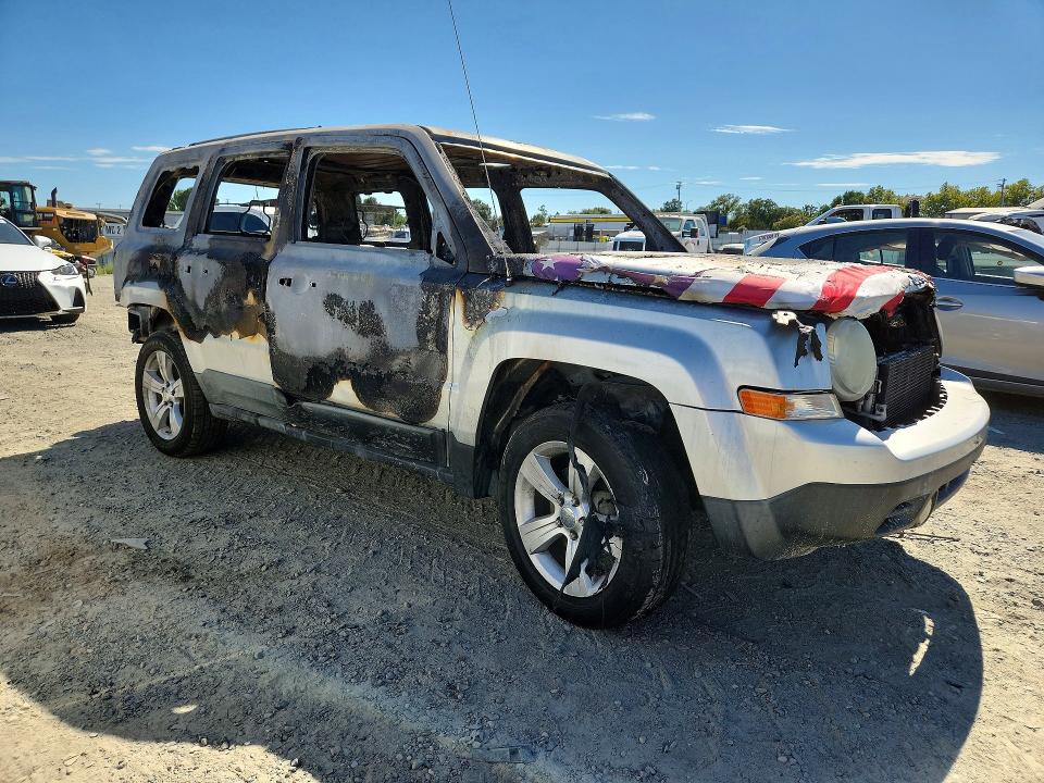 61972786 :رقم المزاد ، 1J4NF1GB1BD177325 vin ، 2011 Jeep Patriot مزاد بيع