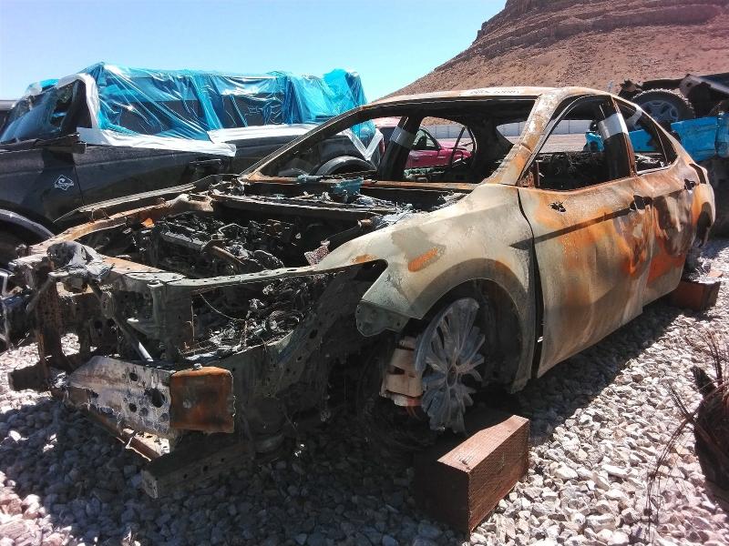 60521366 :رقم المزاد ، 4T1B11HK6KU776920 vin ، 2019 Toyota Camry مزاد بيع