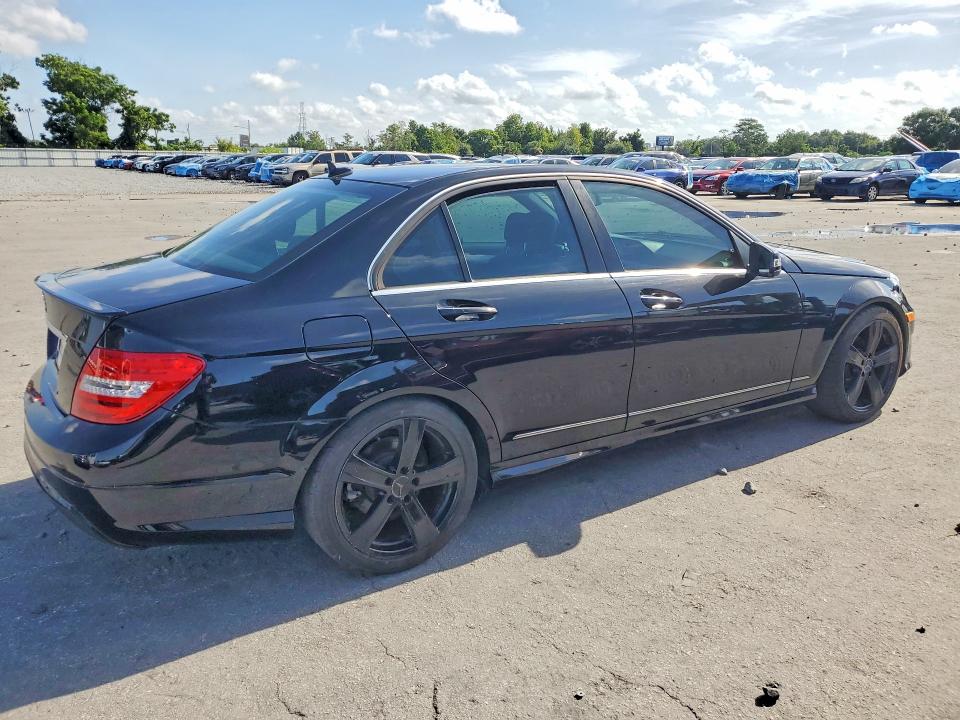 2013 Mercedes-benz C მანქანა იყიდება აუქციონზე, vin: WDDGF4HB5DA797538, აუქციონის ნომერი: 61694306