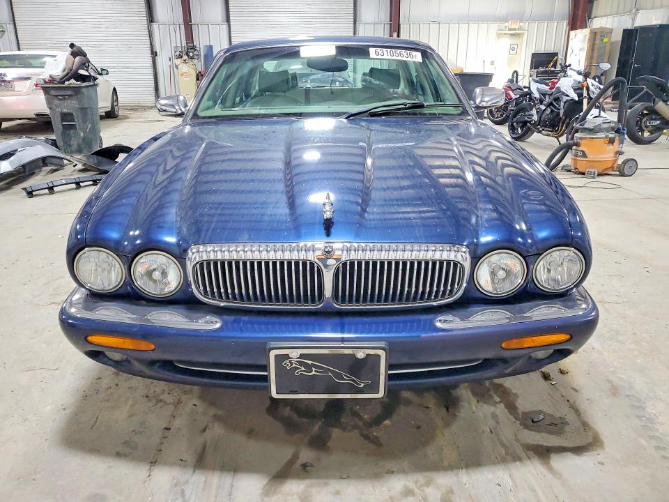 63105636 :رقم المزاد ، SAJKX624XWC821039 vin ، 1998 Jaguar Vandenplas مزاد بيع