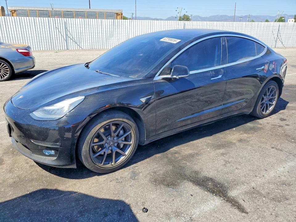 62295656 :رقم المزاد ، 5YJ3E1EA2JF123307 vin ، 2018 Tesla Model 3 مزاد بيع