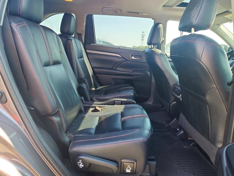Продажа на аукционе авто 2019 Toyota Highlander, vin: 5TDJZRFH2KS963638, номер лота: 63509906